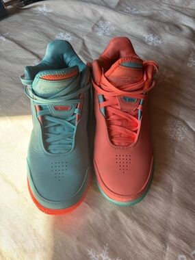 Men's Athletic Shoes in Teal and Coral - Dual-Tone Performance Sneaker